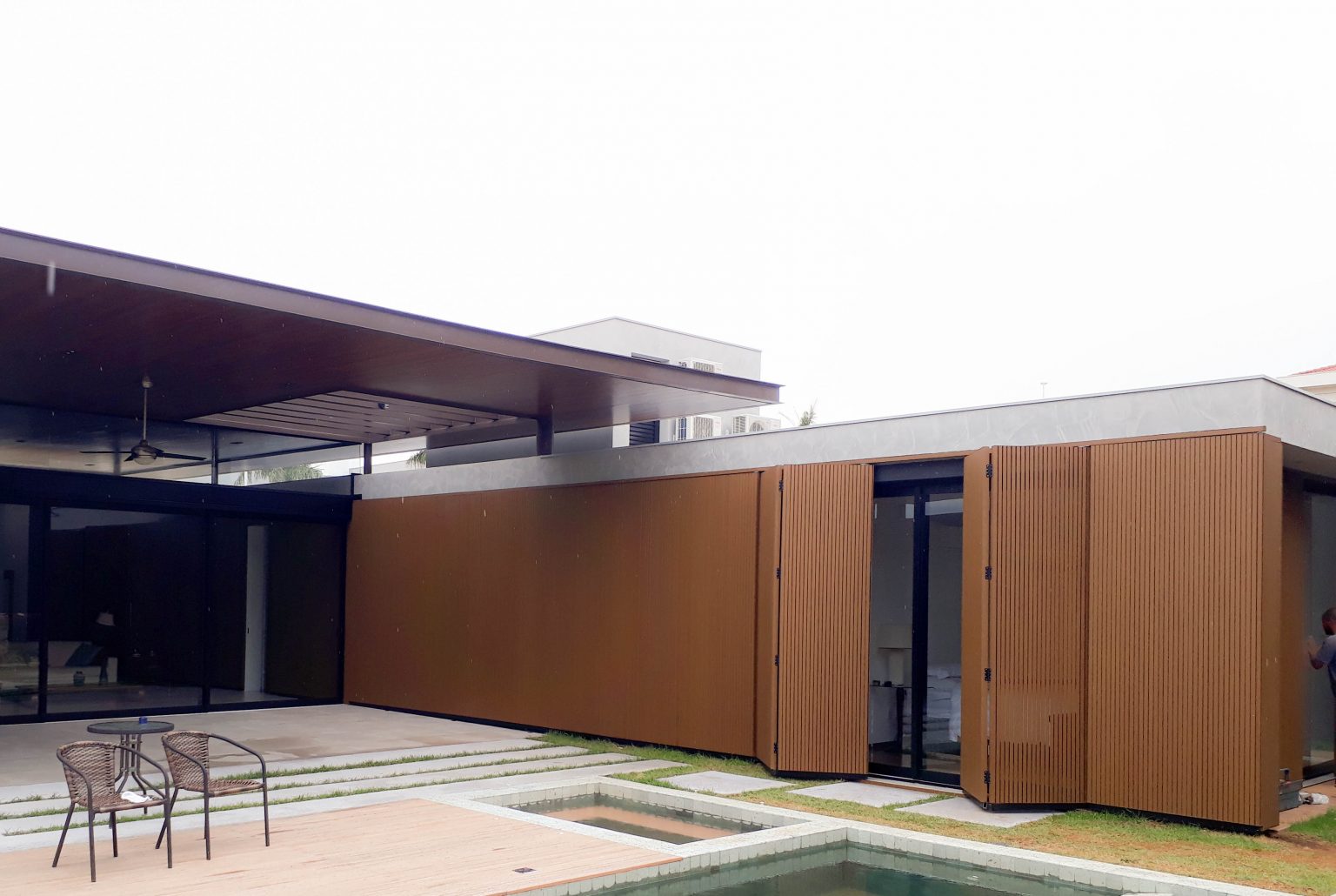 Porta Camarão (Vista Externa Aberta)